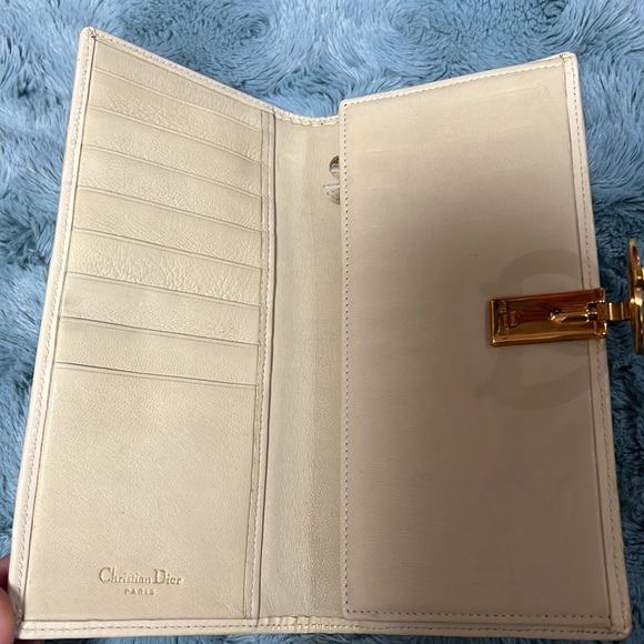 CHRISTIAN DIOR BEIGE PATENT LEATHER CONTINENTAL WALLET - Picture 6 of 15